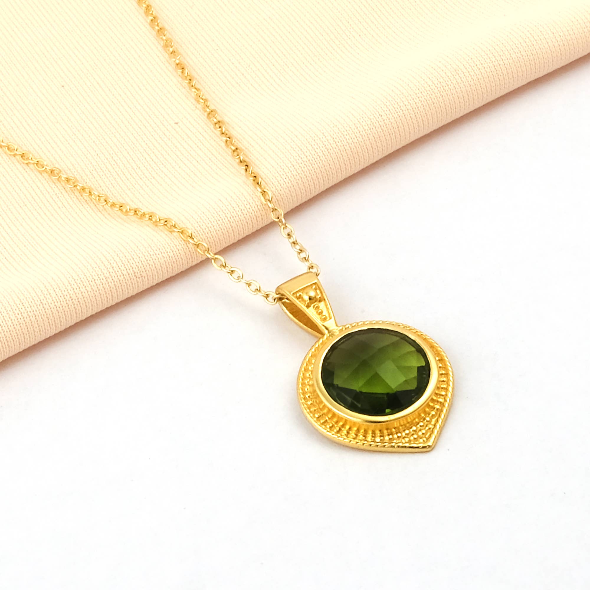 El Joyero – wholesale Pendant/charm necklace – Teardrop Peridot Quartz Elegance Gold Plated Chain Necklace0