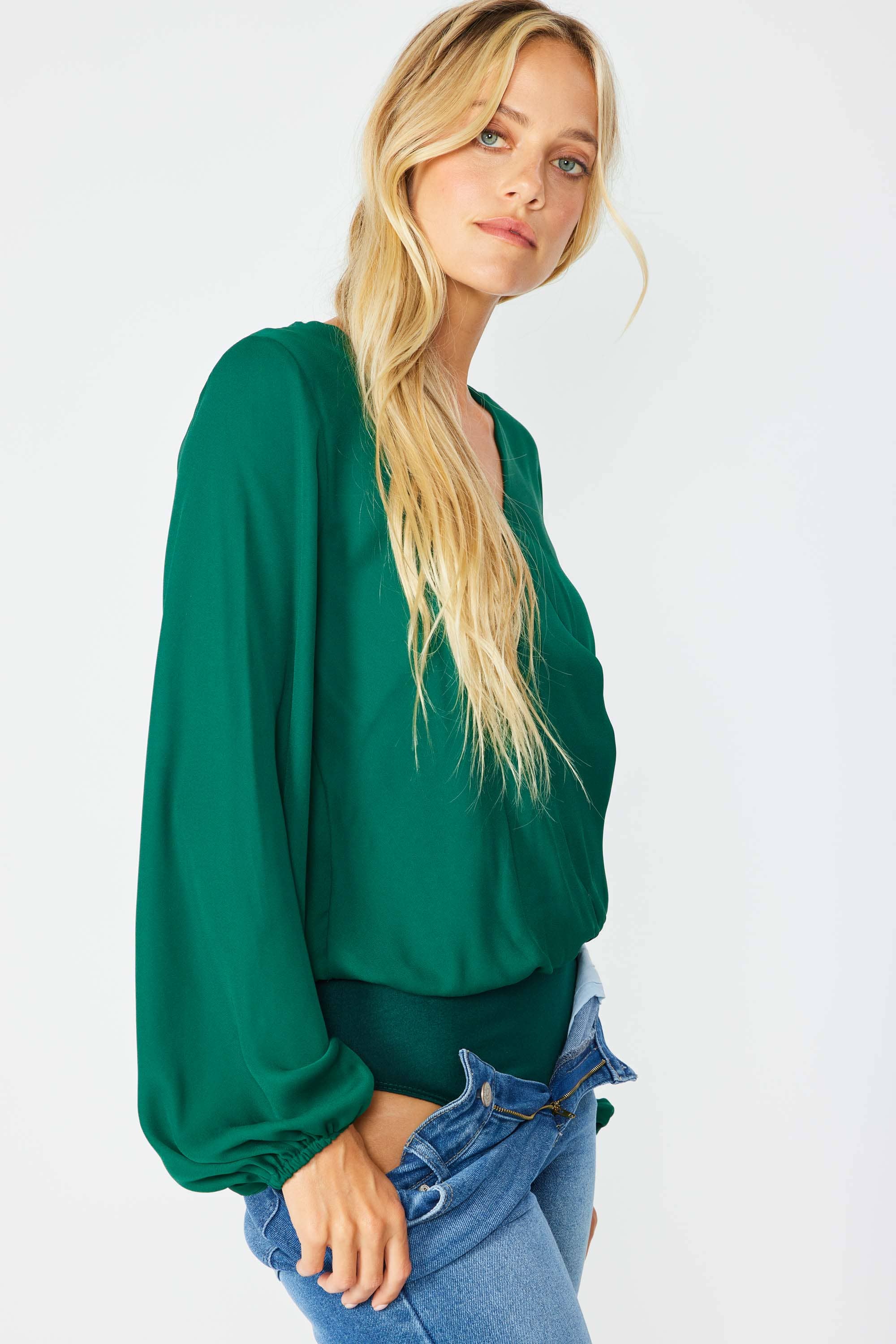 FSL Apparel - Venta al por mayor Blusa - Mujer - ST3474 - BODY TEJIDO CON CUELLO EN V Y MANGAS ABULLONADAS4