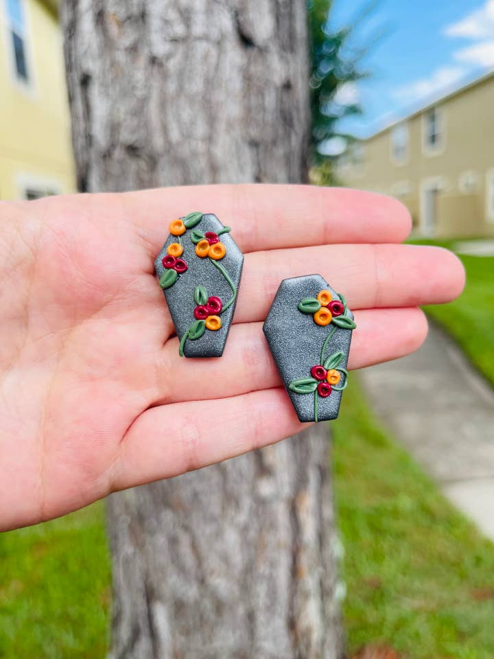 Pierres tombales de fleurs d'automne pour la vente par Clouds of Clay Jewelry