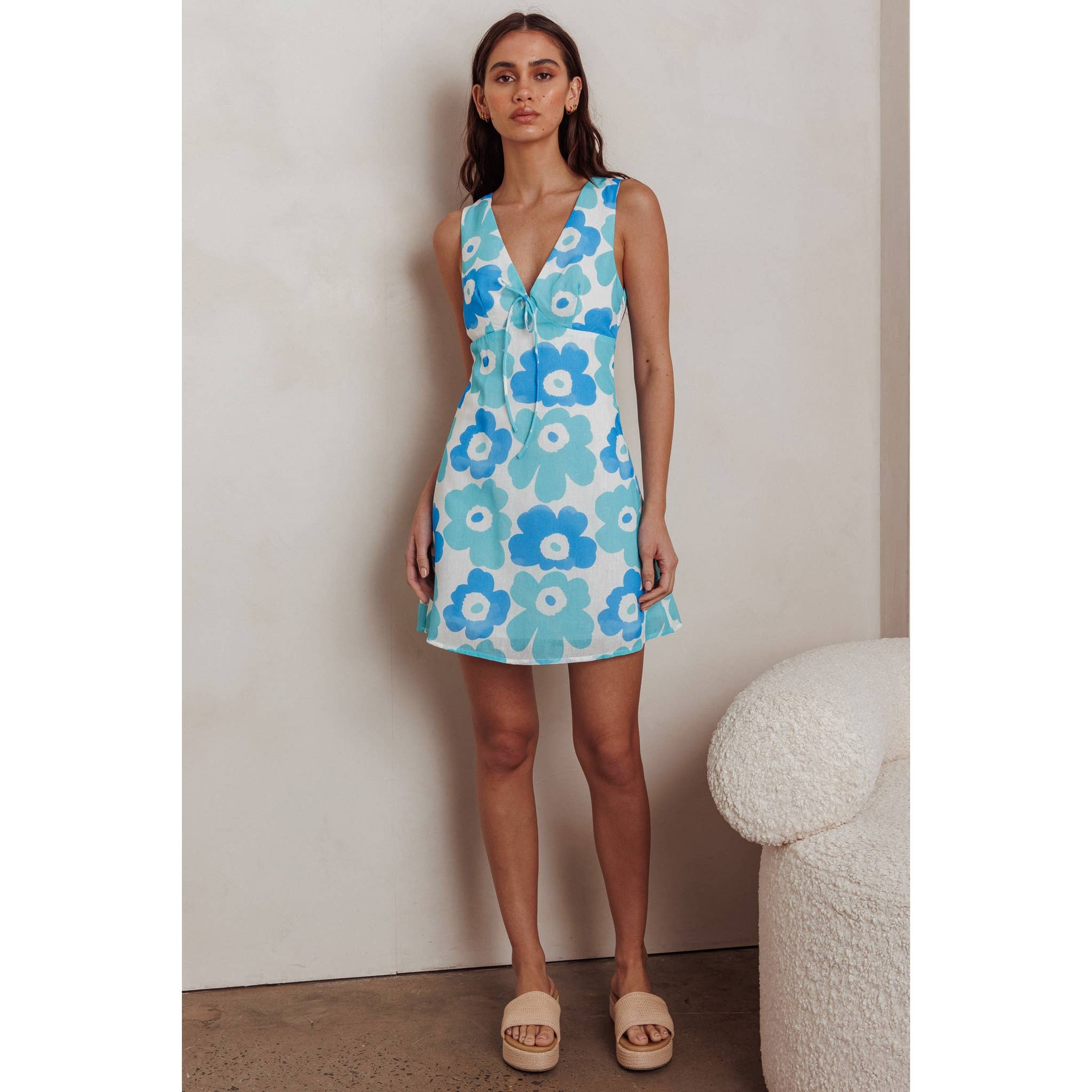 One and Only Collective - Vendita all'ingrosso Vestito - Donna - ABITO MINI FLOREALE CON SCOLLO A V / KA0170J2