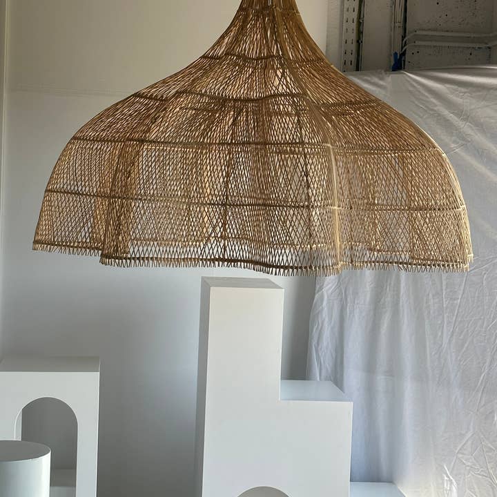 Office Objets - Wholesale Chandelier/Hanging Light - Immense rattan suspension in the shape of a flower, tulip, corolla H:1m; D:1m5047