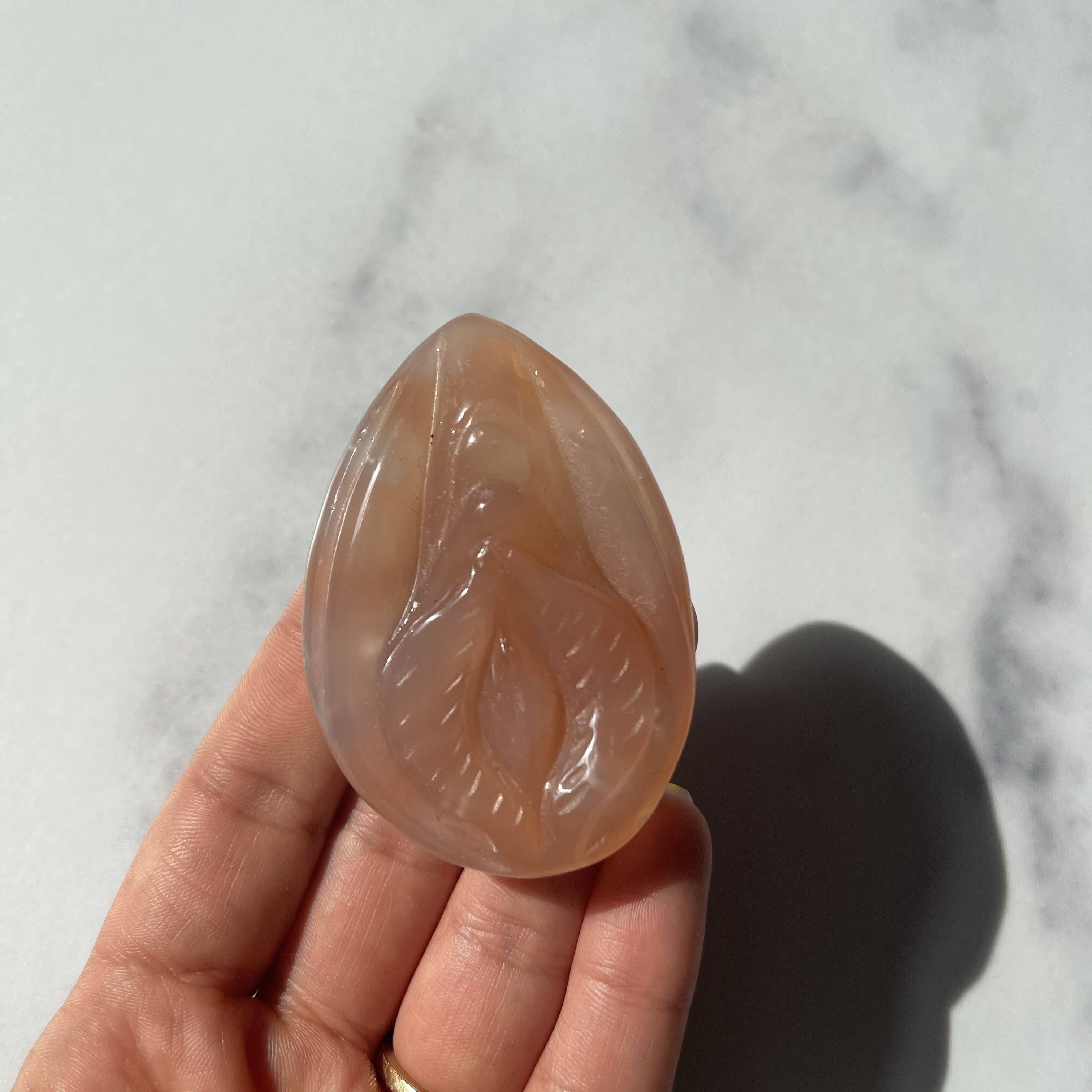 Good Juu Juu – Großhandel Spiritueller Stein/Kristall – Yoni-Schnitzerei aus Achat11