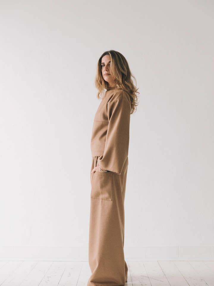 Costume SUUTSU LUX en camel 100 % recyclé pour la vente par ZEROBARRACENTO