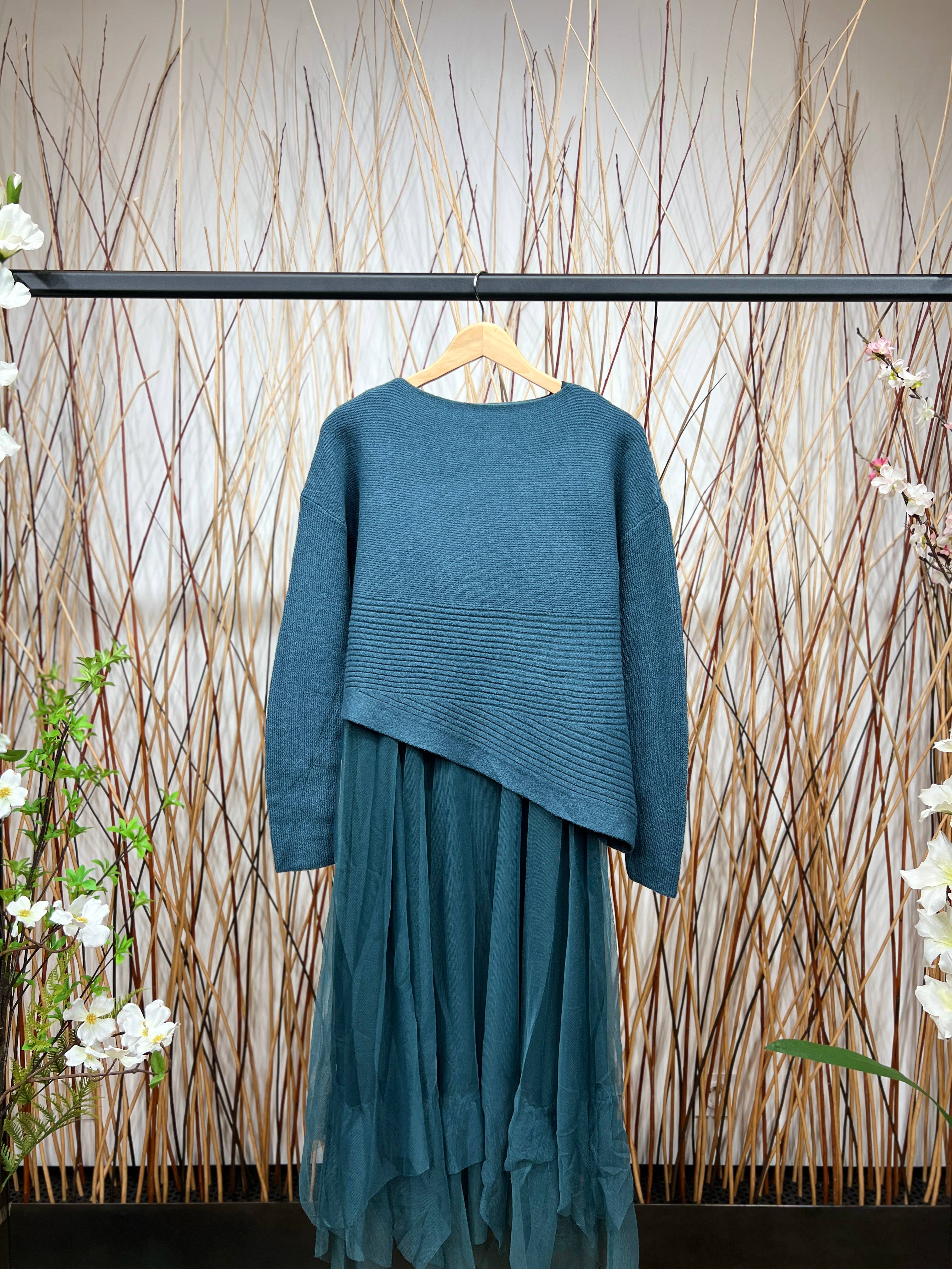 L'Emotion – wholesale Dress – Women's – Striped Textured Sweater Set & Tulle Dress4