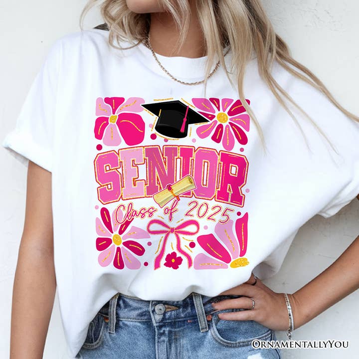 Camiseta Boho Senior 2025, Camiseta de Graduación Floral Rosa para venta al por mayor de OrnamentallyYou