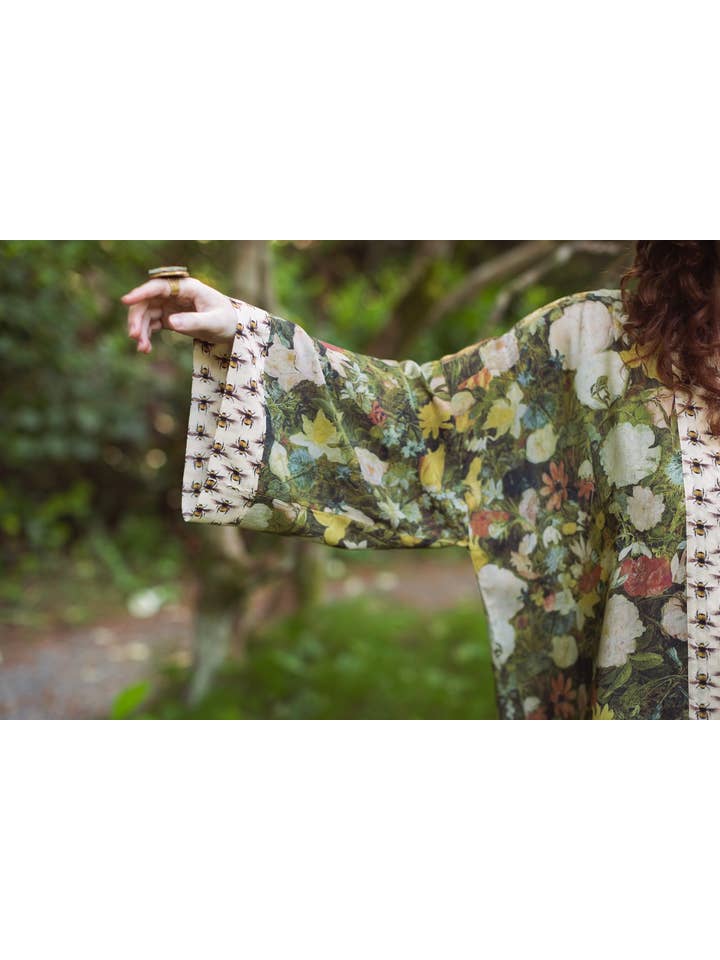 Market of Stars (USA) - Wholesale Kimono - Women's - I Dream In Flowers Pixie Duster Cropped Kimono w/ Bees2