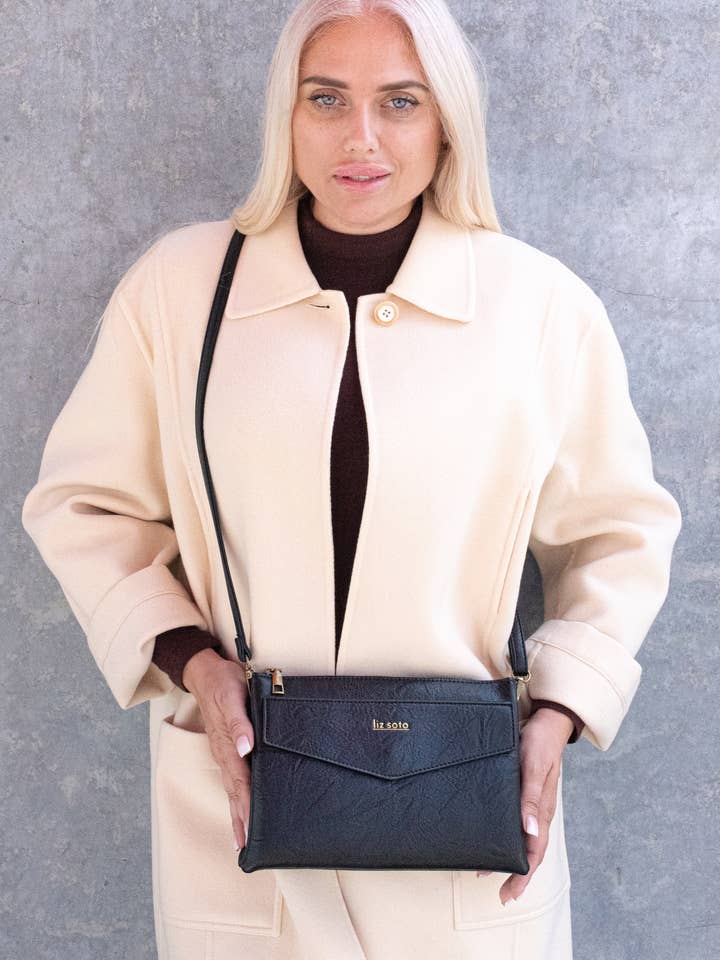 Sac bandoulière Lexi 3318 avec bracelet poignet pour la vente par Liz Soto Handbags