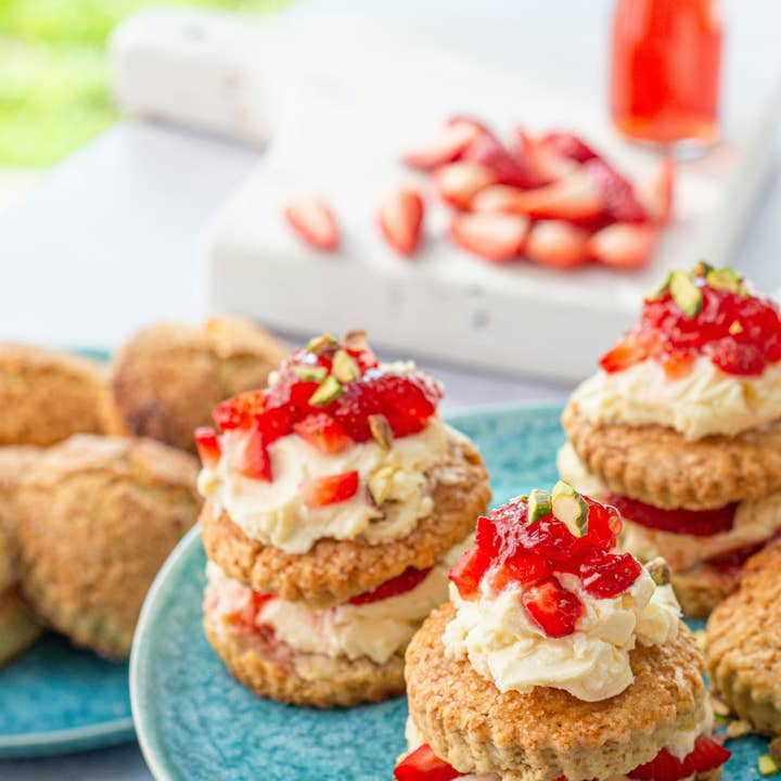 Callwey GmbH - Wholesale Cookbooks & Food - Tea Time: Recipes, Tradition, and Tea Culture (German)8