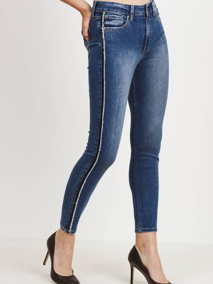 DP453 - MED - High Rise Skinny met zijstiksel voor wholesale door JBD