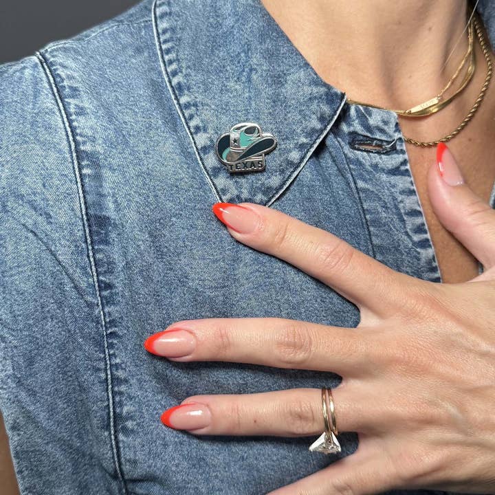 Vagabond Heart - Wholesale Lapel Pin/Button - Texas Enamel Pin2