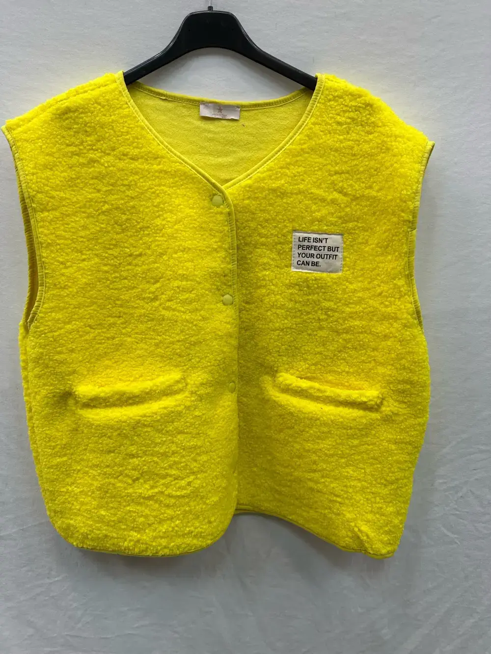 Mimi & Gogo – Großhandel Oberbekleidungsweste – Damen – Moumoute-Weste mit Abzeichen @3418_GiEcussonMoumoute12