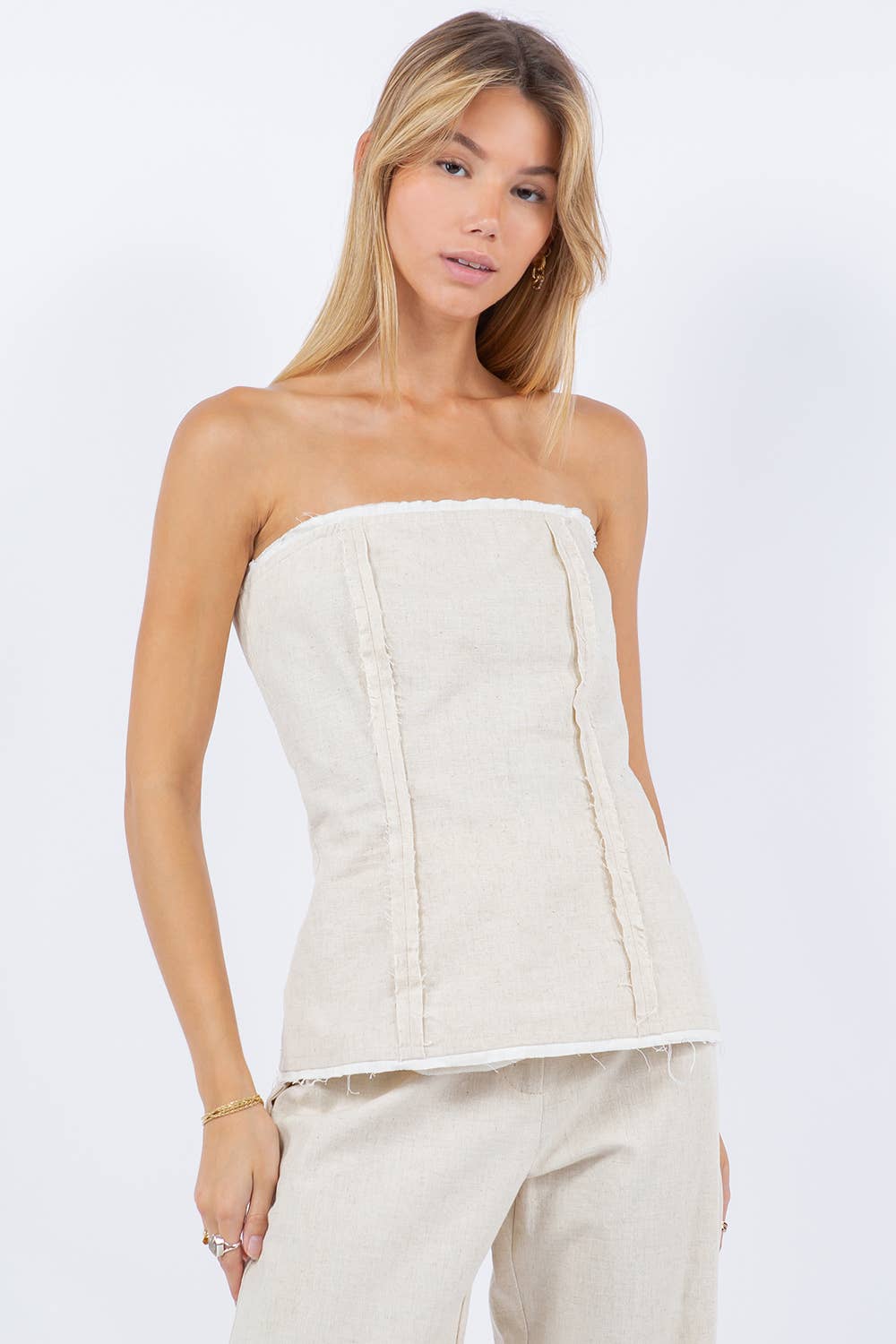 Whiteroom+Cactus – wholesale Blus - Dam – KONTRAST ÄRMLÖS TOPP1