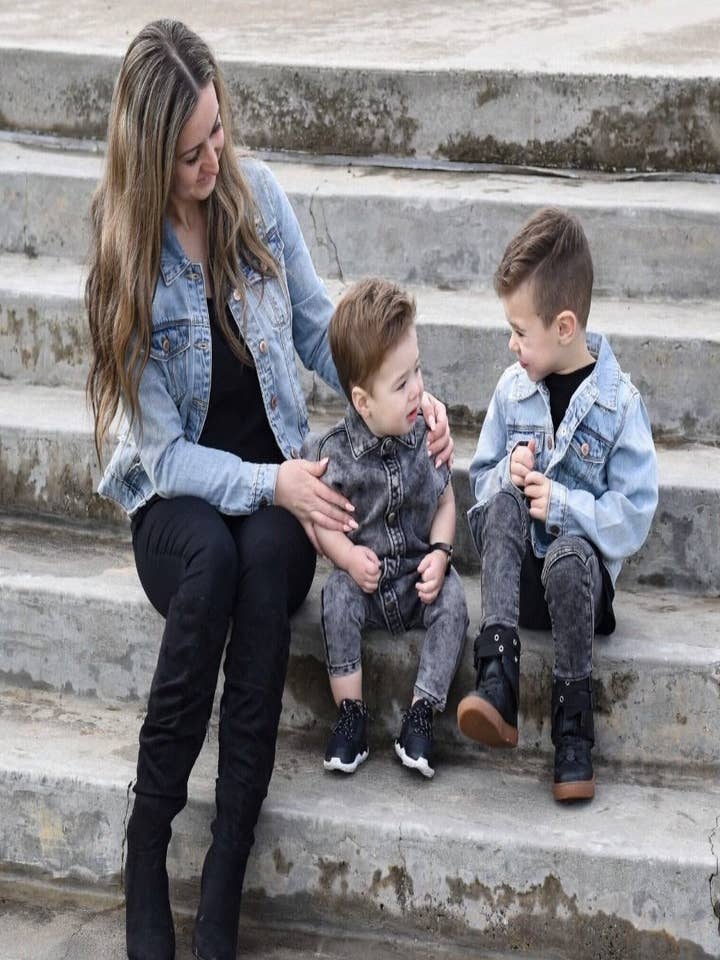 Chaqueta vaquera clásica para mujer - Lavado azul medio para venta al por mayor de Ballerinas and Boys