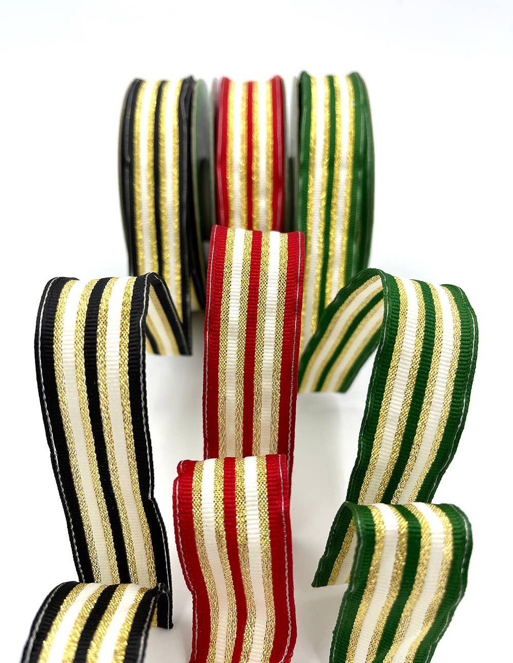 May Arts Ribbon – fita para embrulhar presentes por atacado – Fita com Fita Metálica Dourada ~1" Preta1