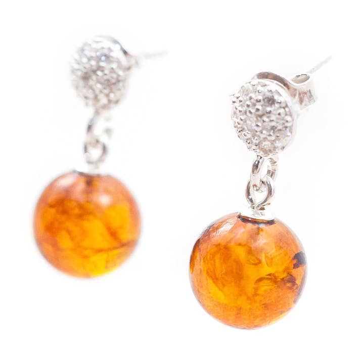Boucles d’oreilles pendantes en ambre baltique avec zircone cubique pour la vente par Marcin Waryszak