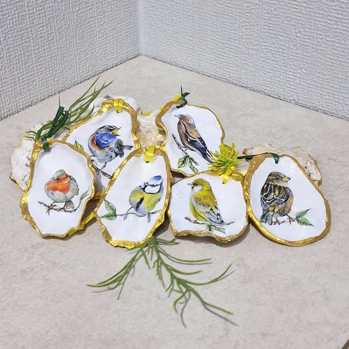 Bee my Oyster – Engroshandel Julepyntsæt – NY Havefugle Hængende ornament Østersskaller x 6 stykker