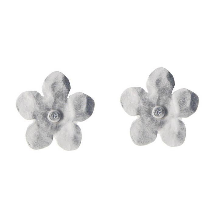 Clous d'oreilles en argent martelé étincelant pour la vente par Barrocos