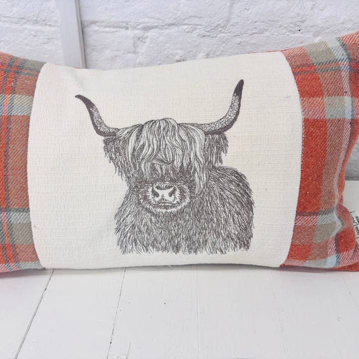 Lizzie Dixon Designs – wholesale Throw/decorative pillow – Highland Cow Cushion-Autumnal wool0