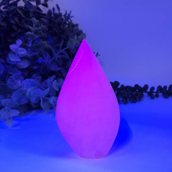 Mangano Calcite Flame/Free form (.5kg/1.1lbs)-U.V. Reactive and other Purchase Wholesale mangano calcite. Free Returns & Net 60 Terms on Faire trending on Faire.