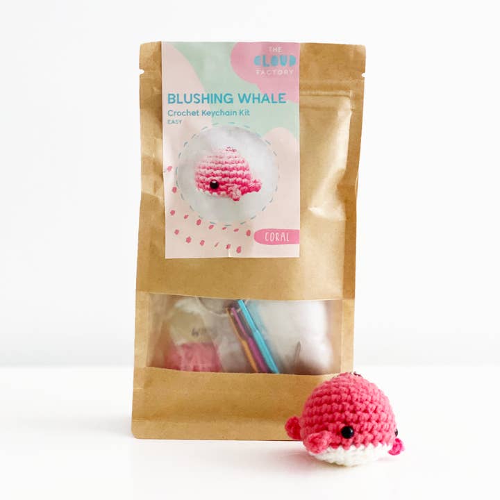 Porte-clés Blushing Whale - Kit de crochet à faire soi-même (rose) pour la vente par TheCloudFactory