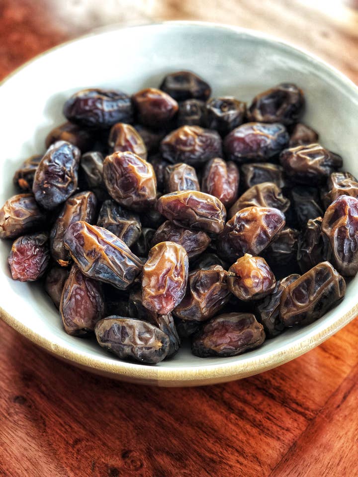 15 lb. Box Organic SEEDLESS "Grinders” for wholesale by Rancho Meladuco Date Farm