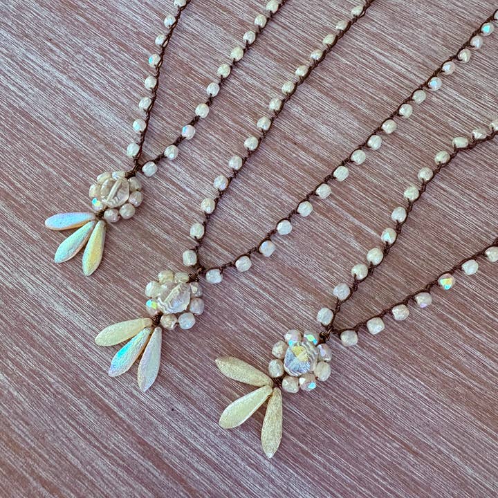 Collier crocheté Floral Dagger Princess en ivoire gravé pour la vente par Twist Style