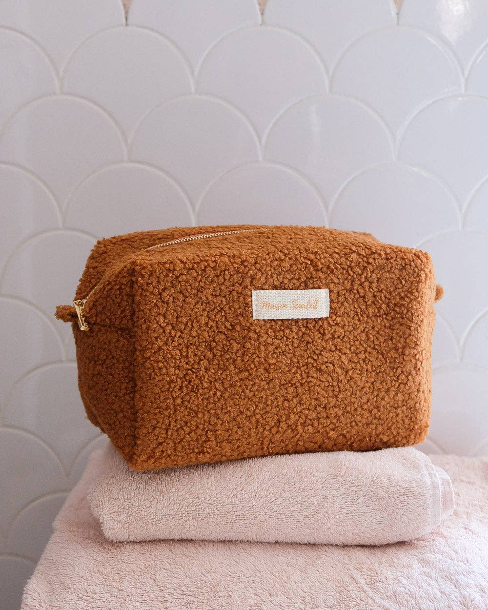 Maison Scarlett – Bolsa de higiene pessoal - Mulher por atacado – Necessaire Charlotte em tecido teddy10