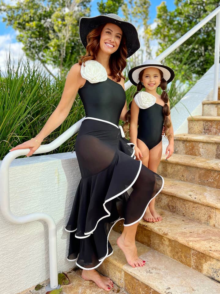 Mommy And Me White Rose En Axel Baddräkt för wholesale av Mia Belle Girls • Wholesale