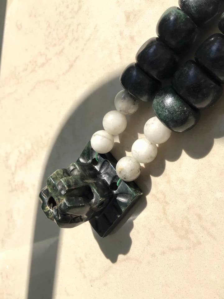 Quetzalcoatl Anhänger, Federnde-Schlange Halskette – wie antiker Jade-Schmuck aus Guatemala, Serpentinstein – Kukulkán – Maya-Kultur – präkolumbianischer Stil – Mexikanischer Schmuck für den Großhandel von OllinMexica