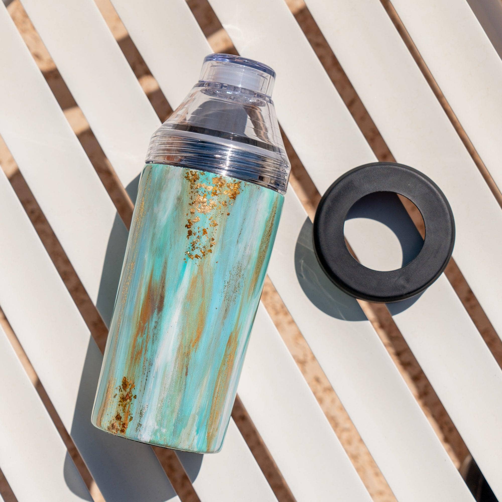 MakerFlo - Wholesale Water Bottle - FrostBuddy® Big Buddy 20oz Cooler & Shaker1