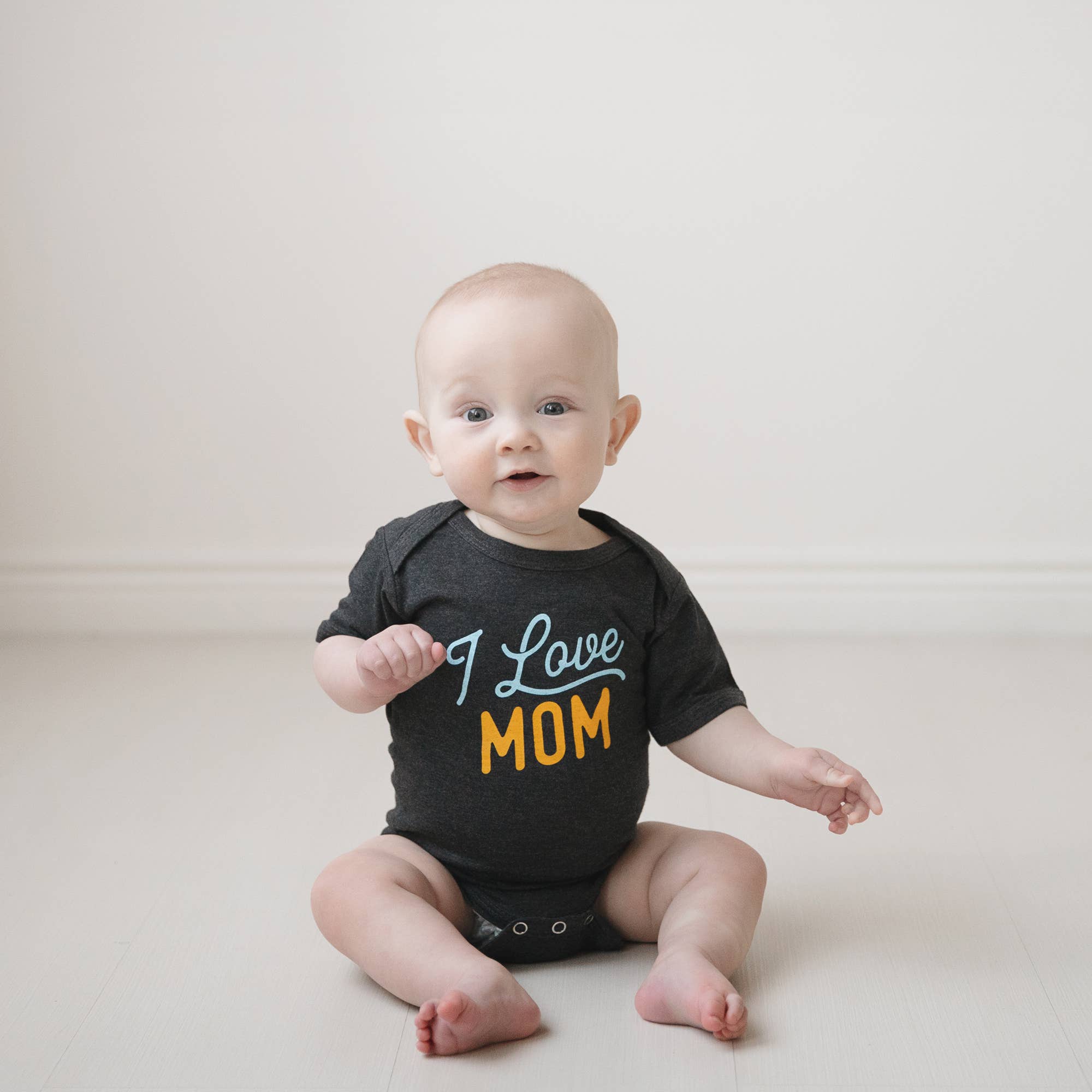 Sweetpea and Co. – Engroshandel Bodysuit - Baby – I Love Mom baby onesie, mors dag gave, babytøj8