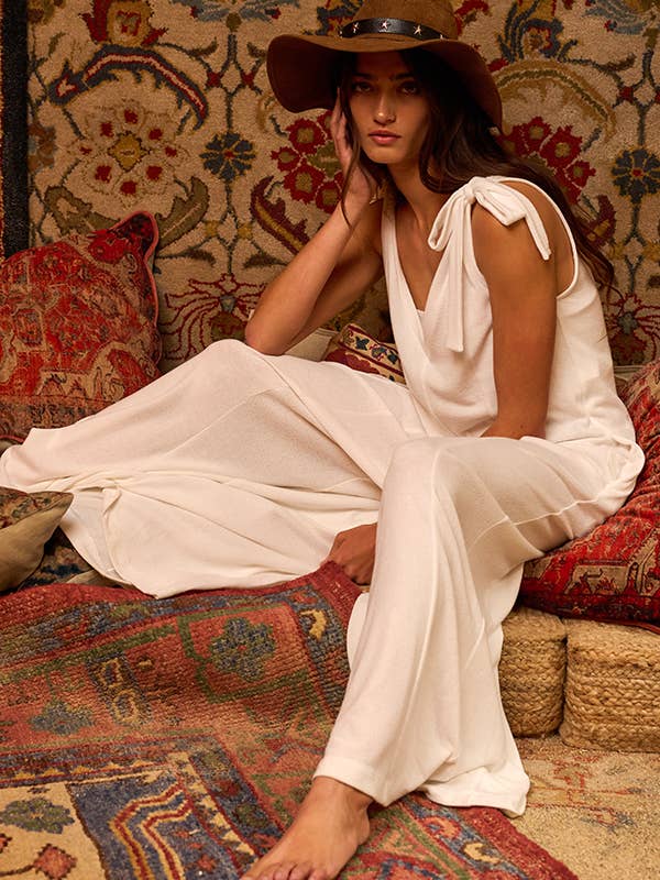 Vente d'usine R5275 Combinaison en maille unie à jambes larges avec liens aux épaules pour la vente par BUCKETLIST OUTLET