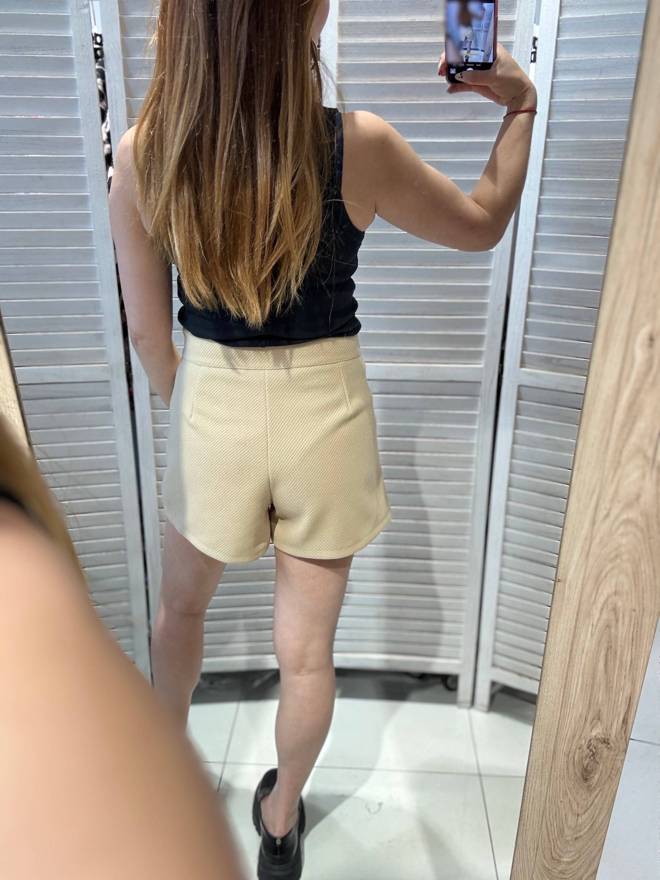 VICTORIA&ISAAC - Wholesale Shorts - Women's - Elegant Women's Shorts - 1336beige2