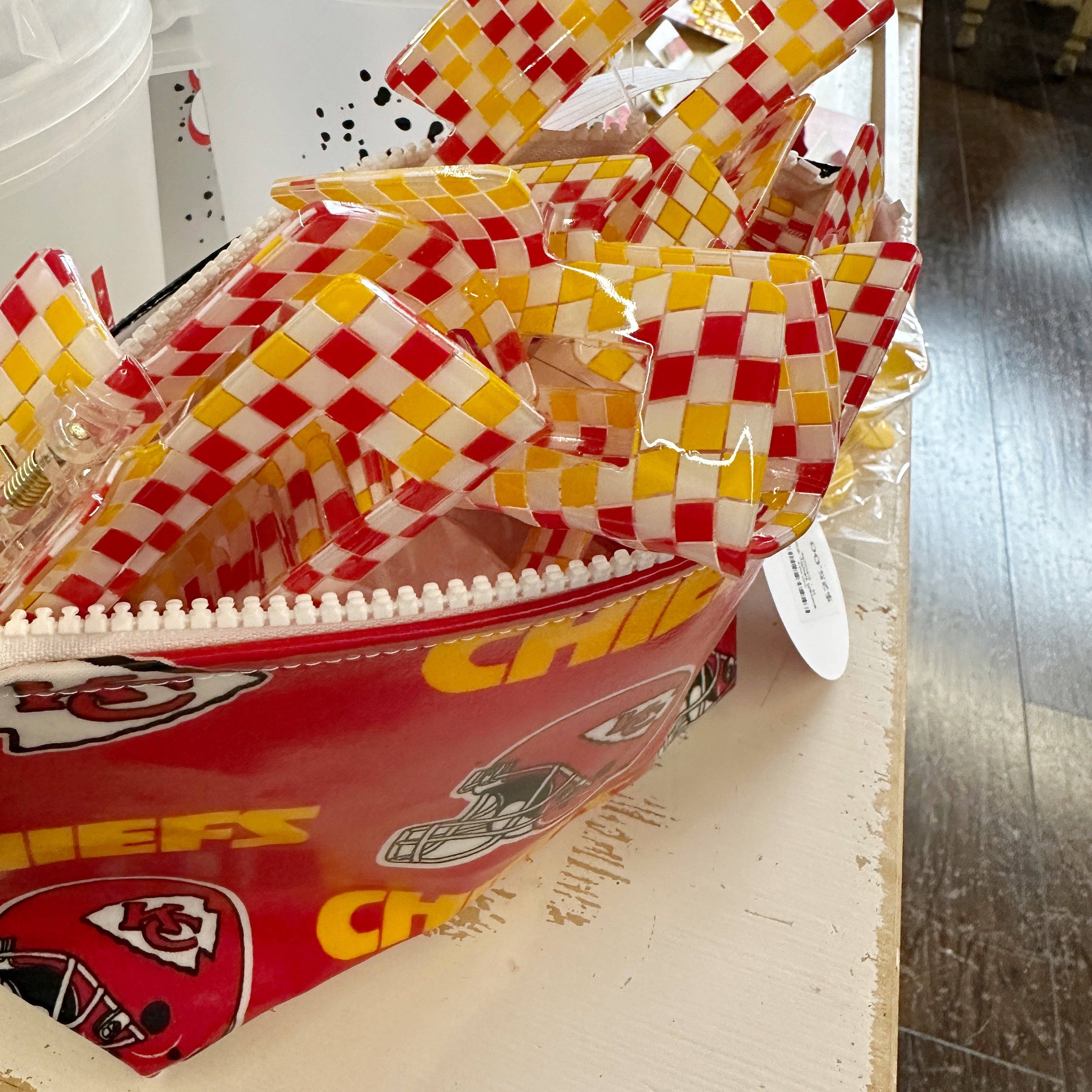 Designed To Flaunt - Wholesale Hair Clip - Women's - Red Kingdom Clip2