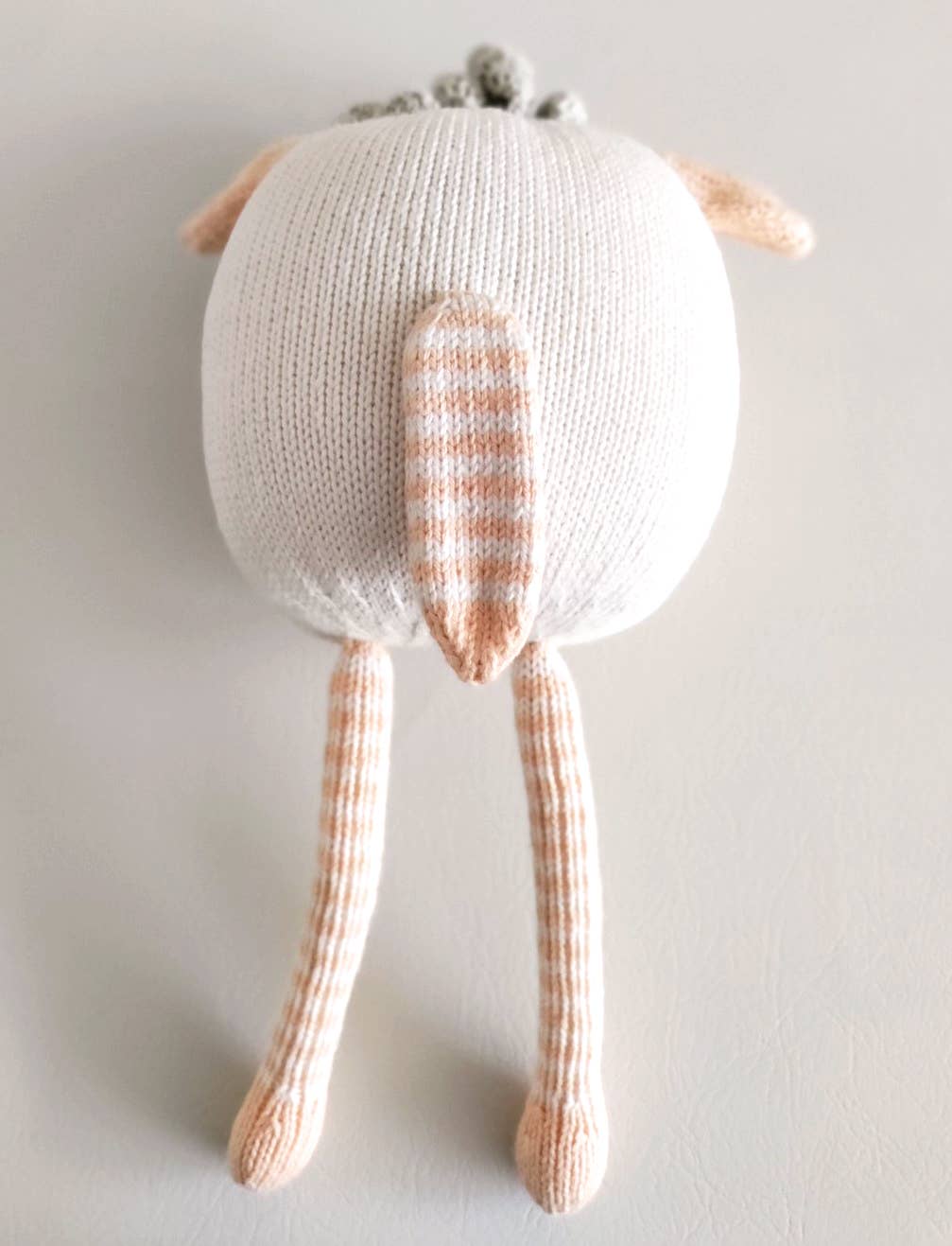 Sol de Mayo - Vendita all'ingrosso Peluche - Bambini e neonati - BERTA la pecora. Peluche lavorato a maglia di alta qualità1