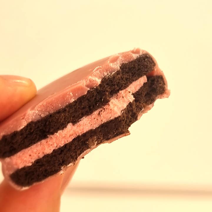 Low Carb Goodies – wholesale Kakor – Låda 6 kakor fyllda med jordgubbskräm doppad i rosa choklad. 1 portion varje kaka.
