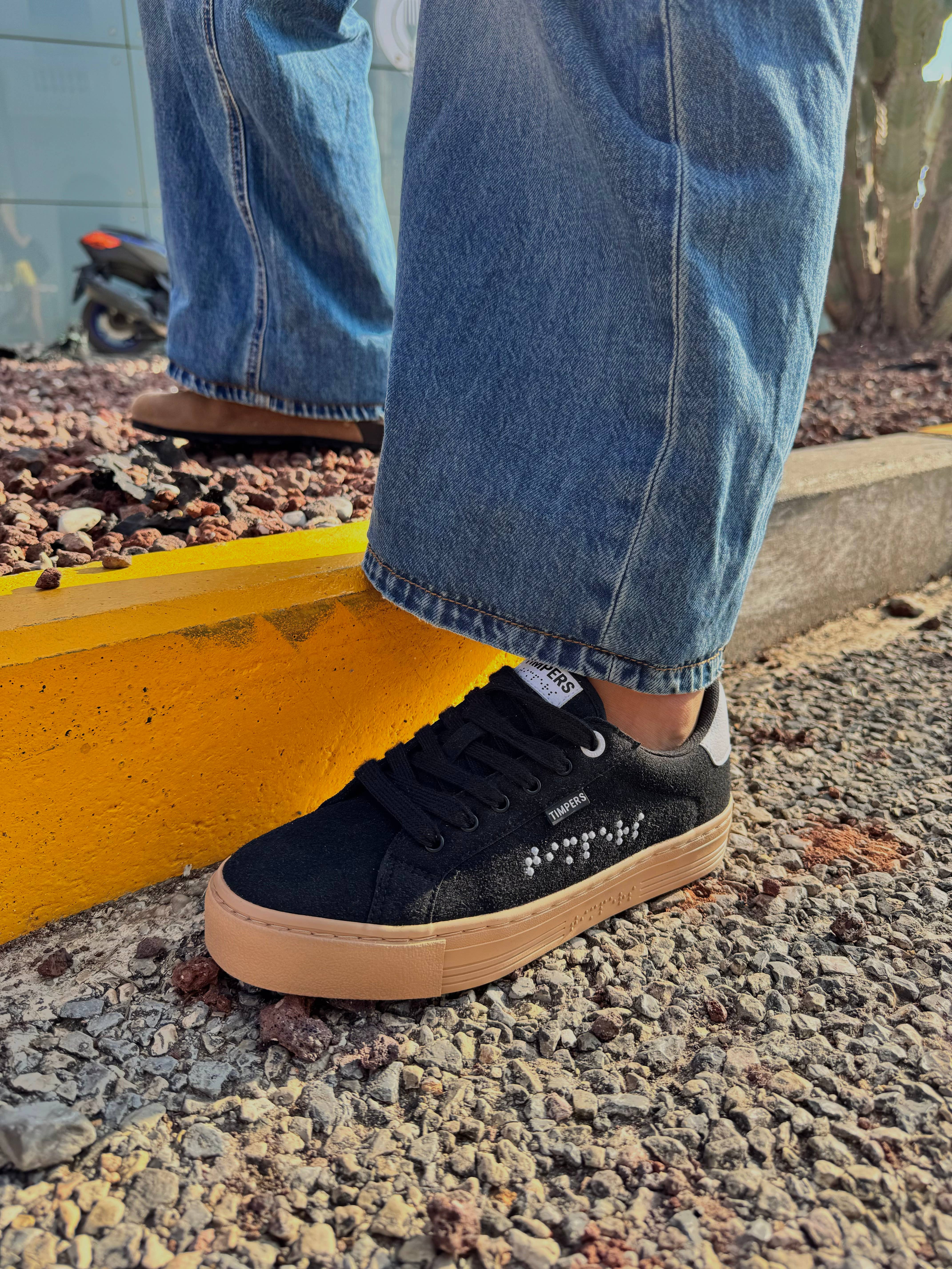 Timpers - Wholesale Lifestyle Sneakers - Unisex - Black Sneakers with Brown Sole | Vegan & Braille Detail7