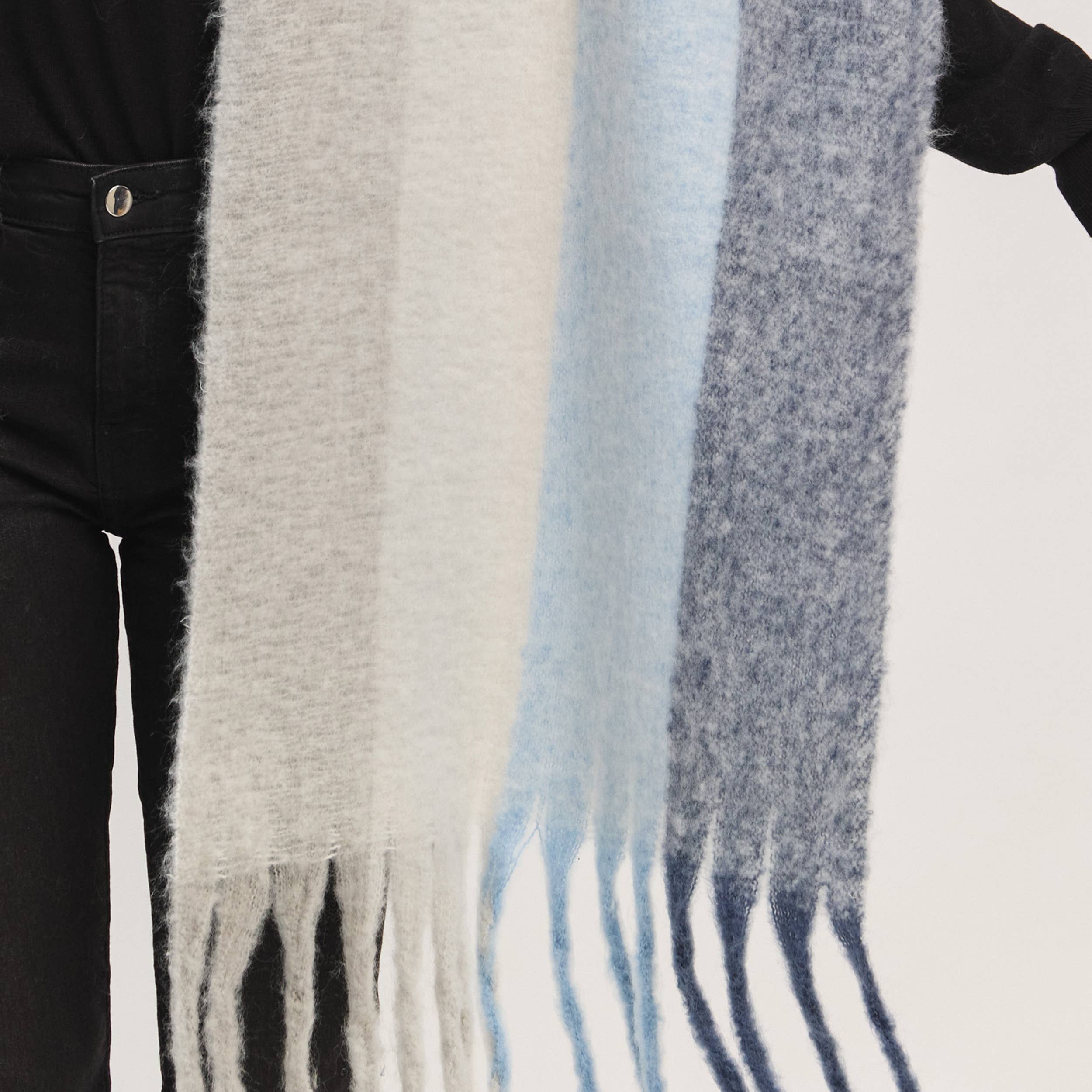 Hana – Cachecol - Mulher por atacado – Cachecol com Franjas de Bloco de Cor Sólida Escovada4