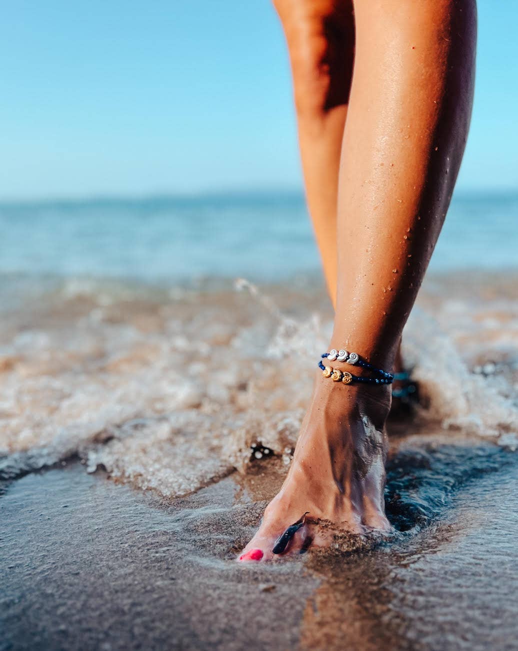 Goupi – Engroshandel Ankelkæde – Blå perleankelankler med guld- eller sølvskaller3