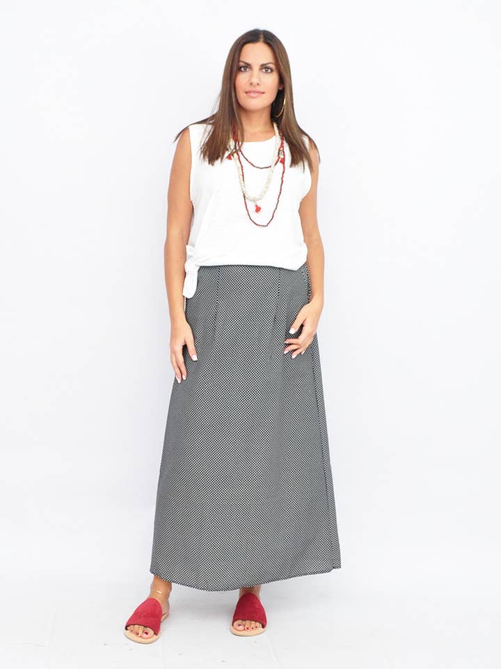 Maxirock mit Tupfen in Schwarz und Weiß für den Großhandel von Kalimera Clothing Athens