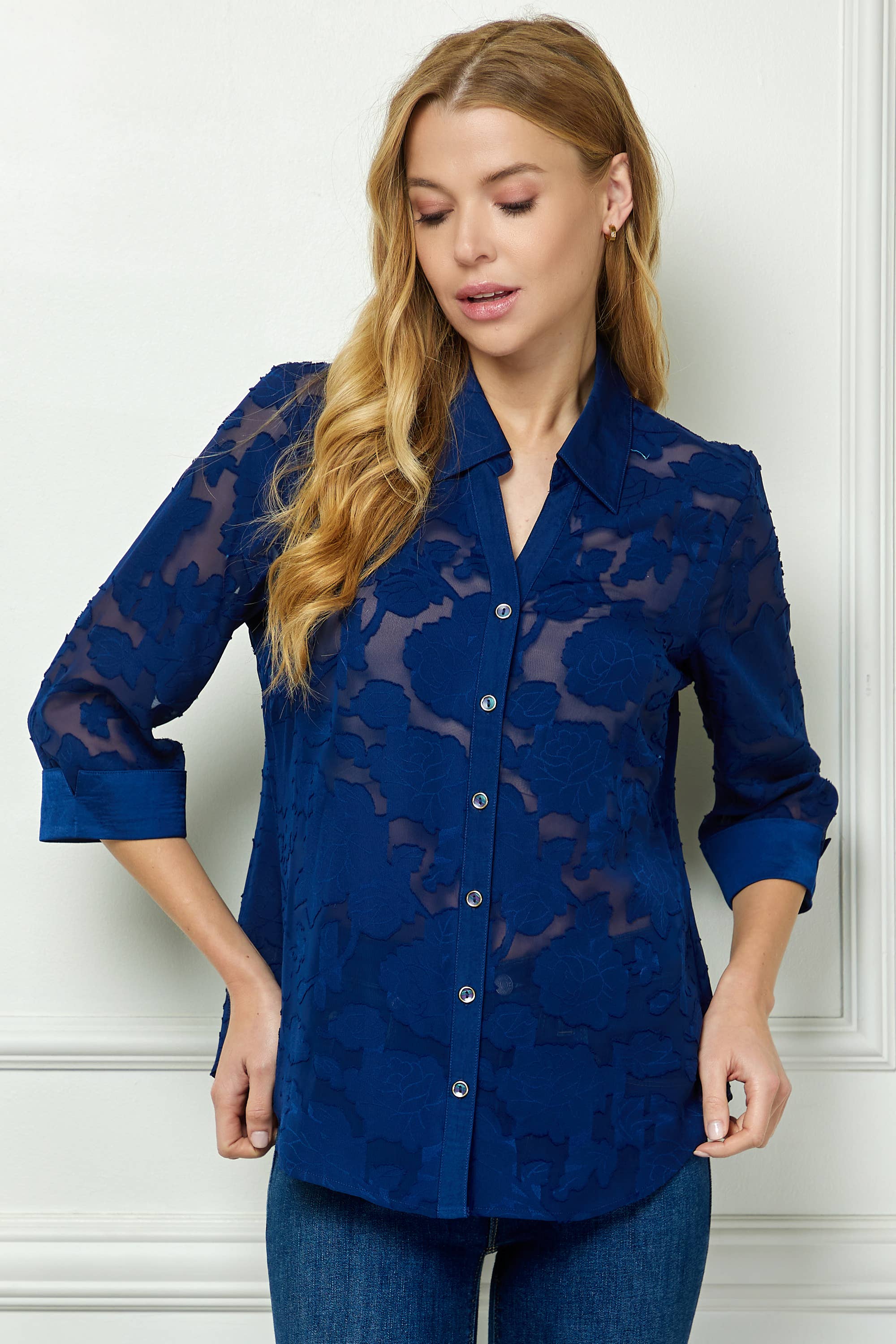 Winslow Collection - Vente Chemise à col boutonné – femme - CHEMISE À MANCHES LONGUES TEXTURÉE FLORALE TRANSPARENTE G2214B1C941