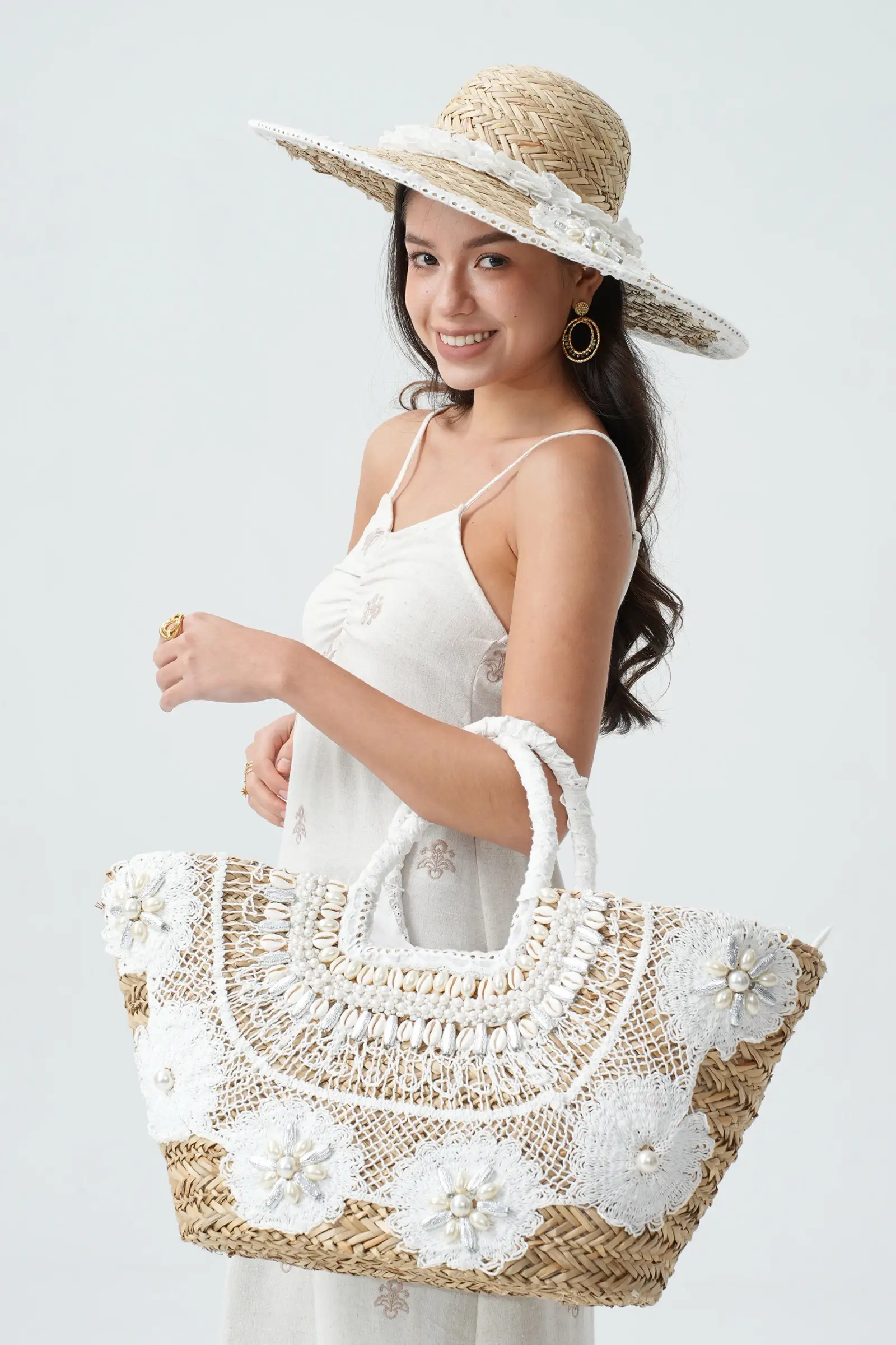 White Straw Basket with Lace, Shells, Pearls BA-15328 for wholesale on Faire1