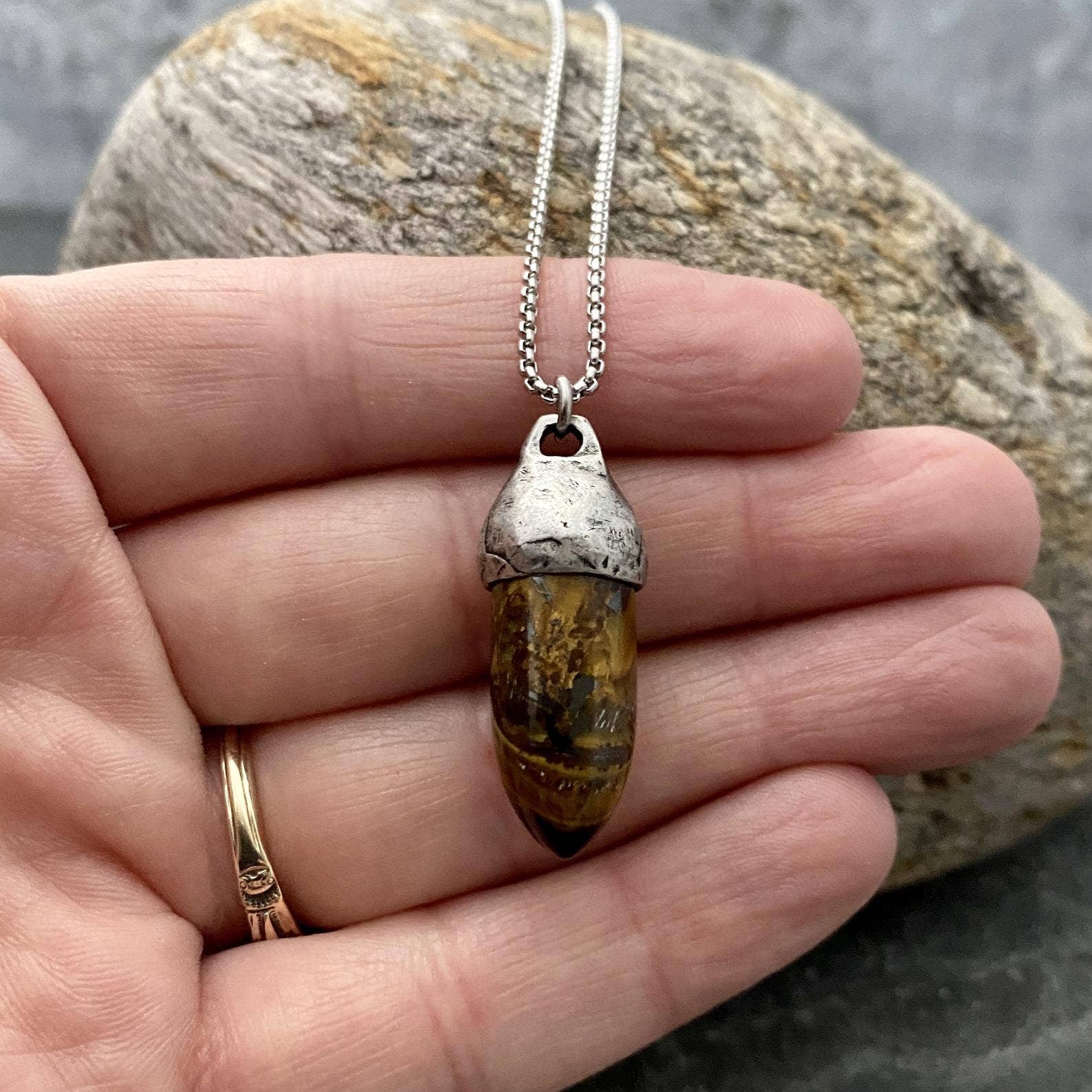Johnny Ltd. - Wholesale Pendant/Charm Necklace - Men's Tiger Eye Necklace, Unisex Gemstone, Stone Protection1