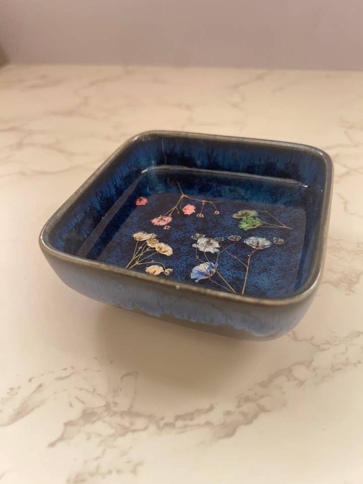 Plat à anneaux floral pressé - Carré pour la vente par Hints of Nature