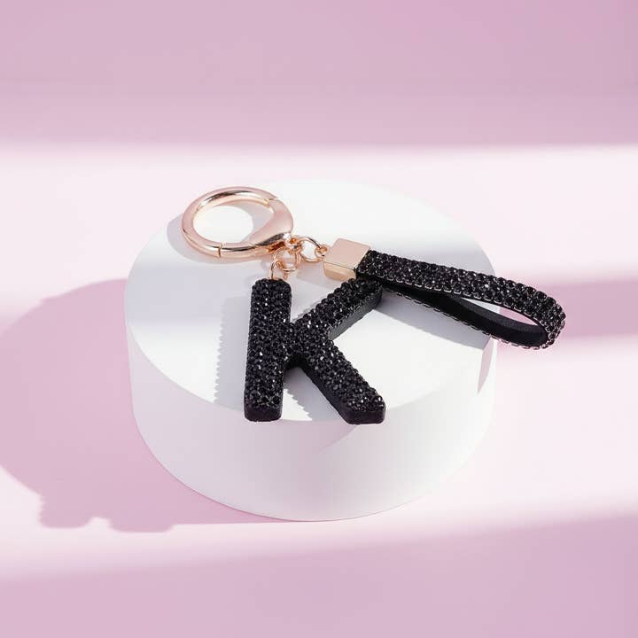Nero Portachiavi e Ciondolo per Borsa con Lettera Iniziale in Cristallo Nero in vendita all'ingrosso su Faire4