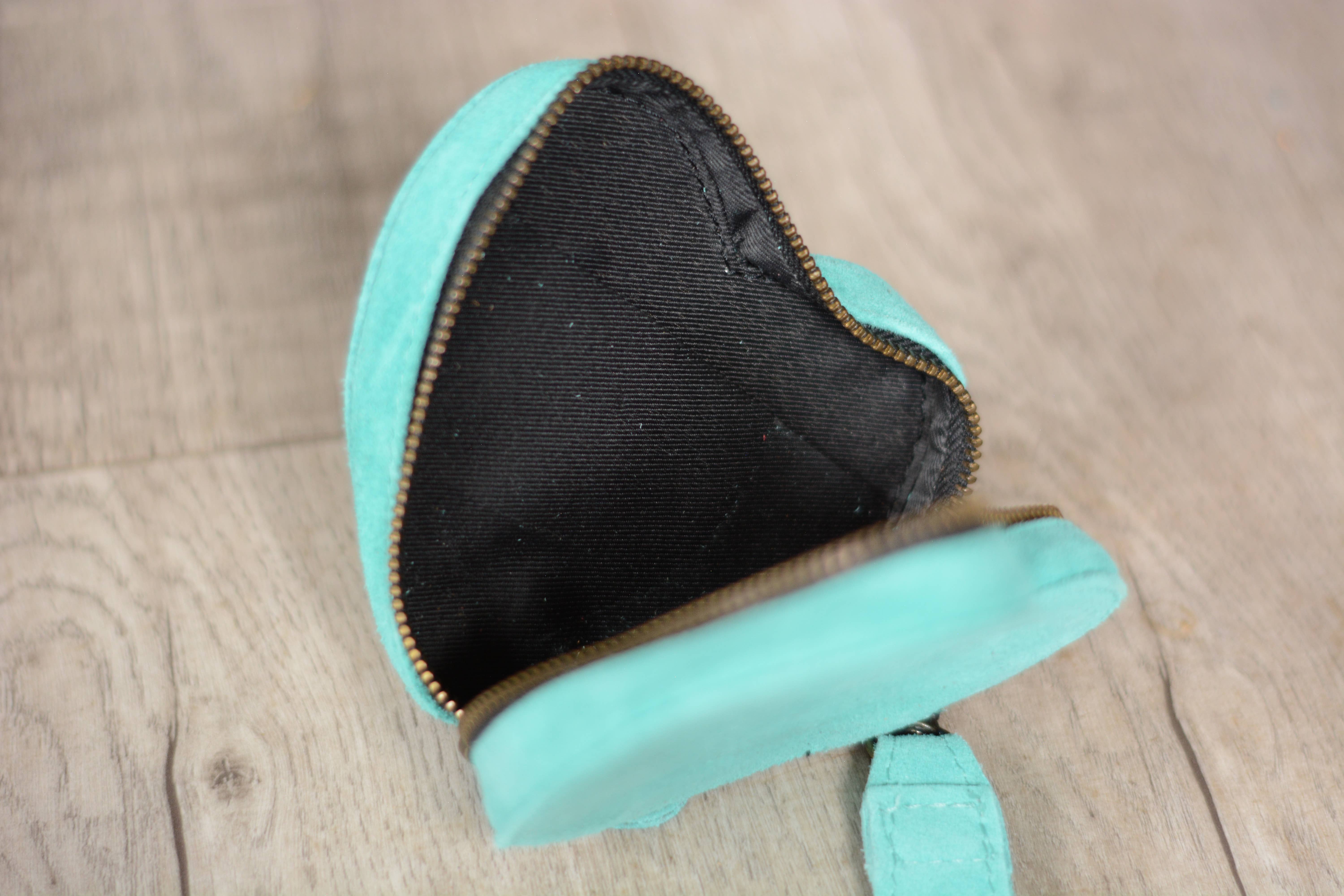 FRINGE & LUXE - Wholesale Wristlet - The Heartline Case
5