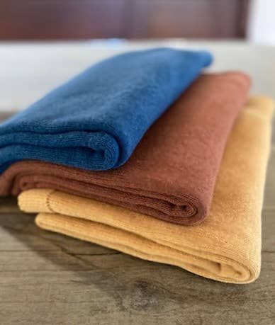 Margolis Pineo Italia - Wholesale Poncho - Women's - ROMA TRAVEL PONCHO - Cashmere-Blend Best Seller73