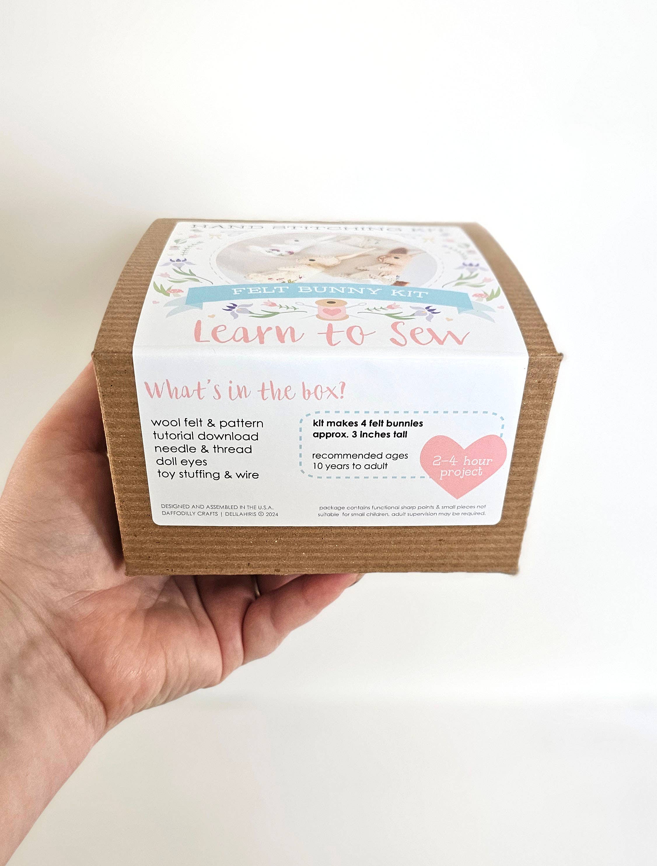 DelilahIris Designs - Venta al por mayor Kits de costura - Kit de manualidades con conejito de fieltro bordado para coser a mano5