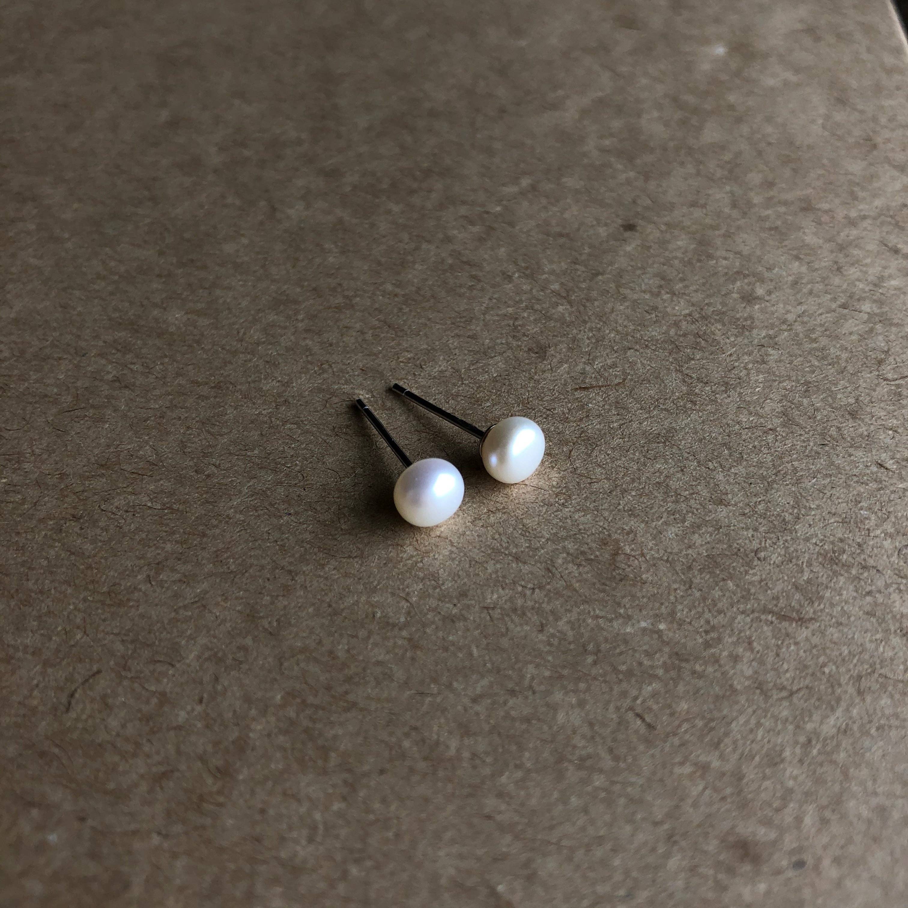 Naked Sage - Wholesale Stud/Post Earrings - Pearl Studs | Cream2