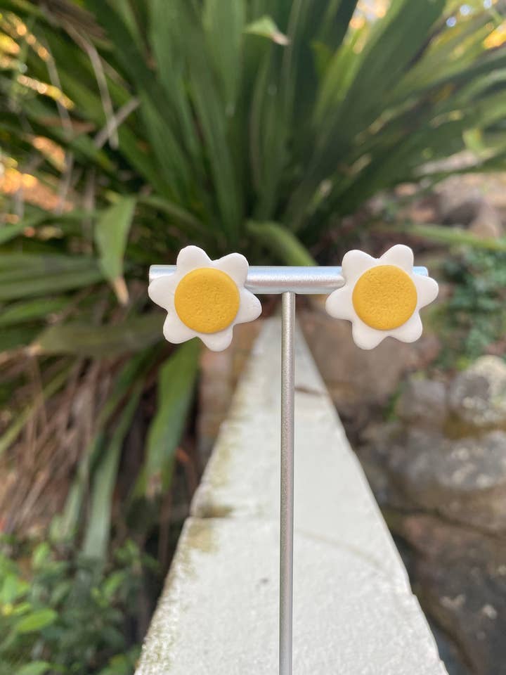 Small Daisies for wholesale by El & Co